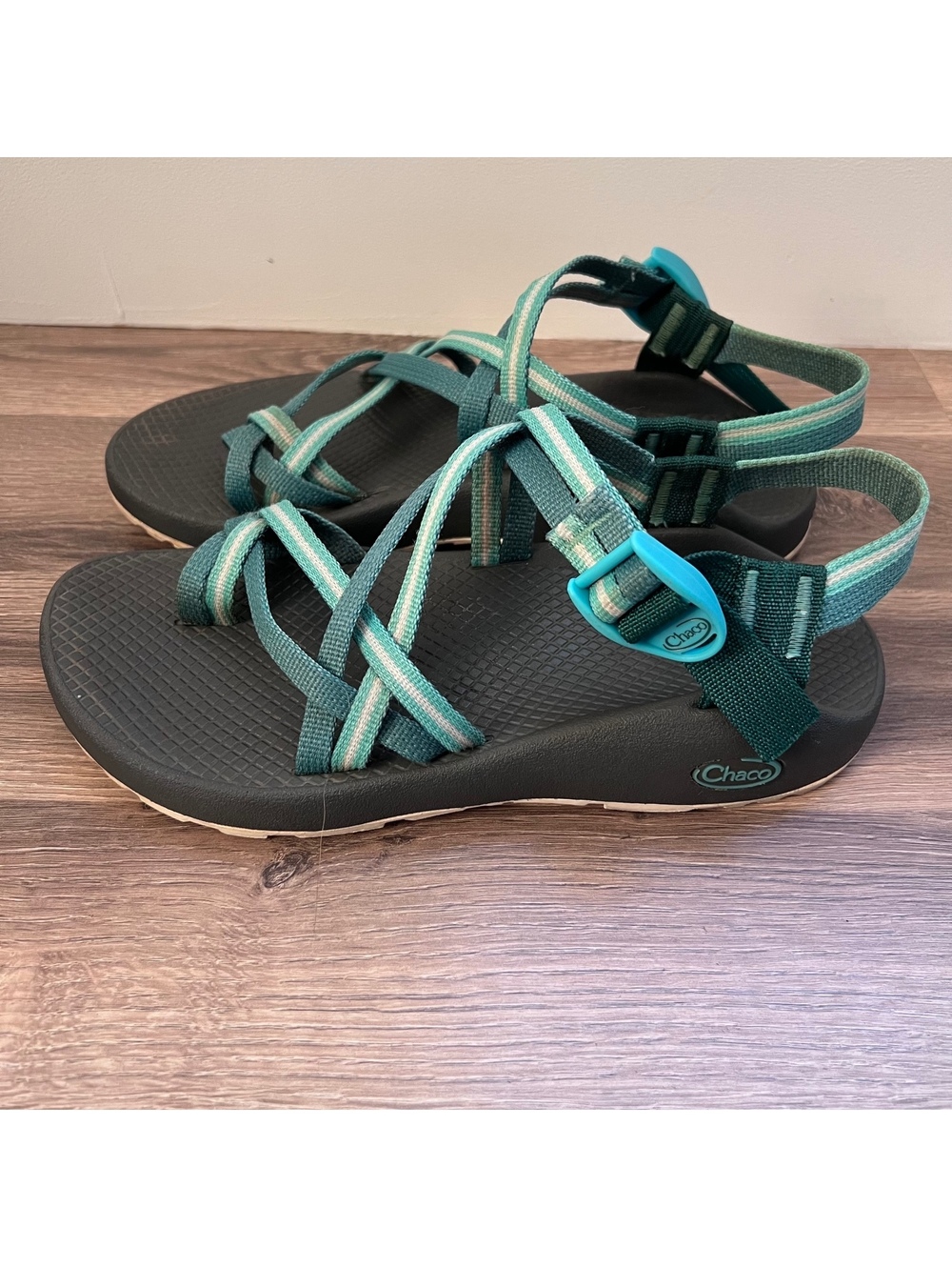 Chaco strappy sport sandals dark green and aqua women's size 8